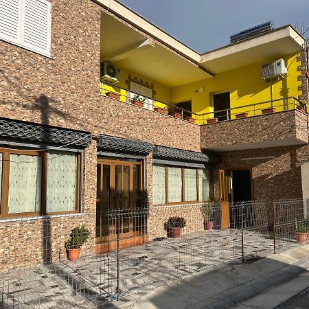 Guesthouse Kristi & Mari Vlorë Exterior foto